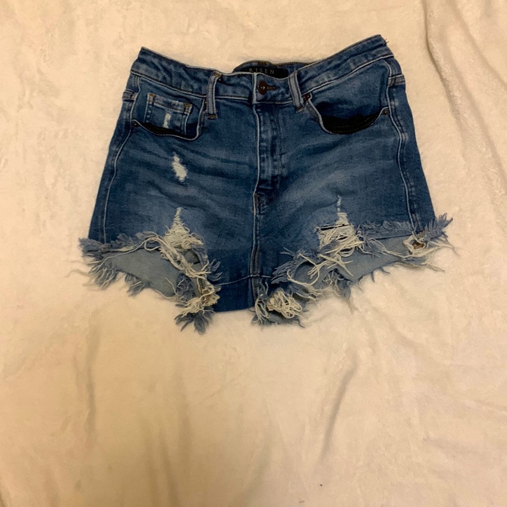 These are a pair of risen jeans size 7